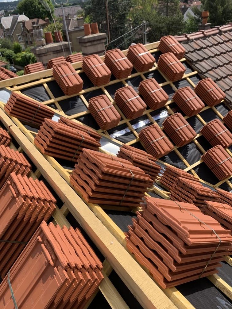 Dépose et pose de tuile pour changement de couverture à Houilles